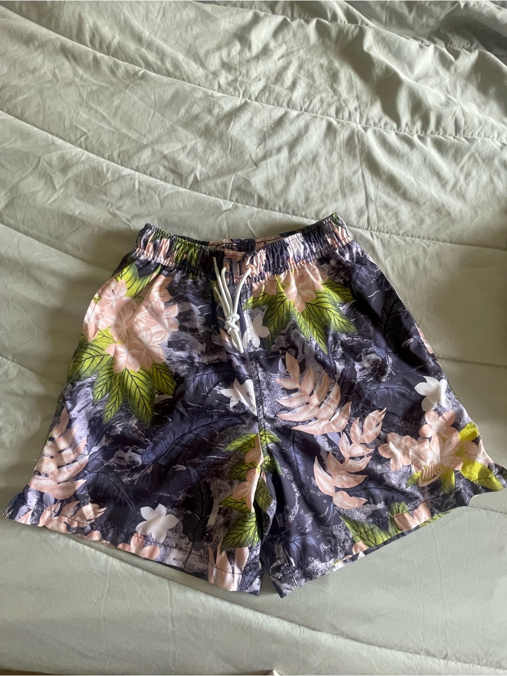 Nike Sportswear Club Flow Woven Floral Shorts